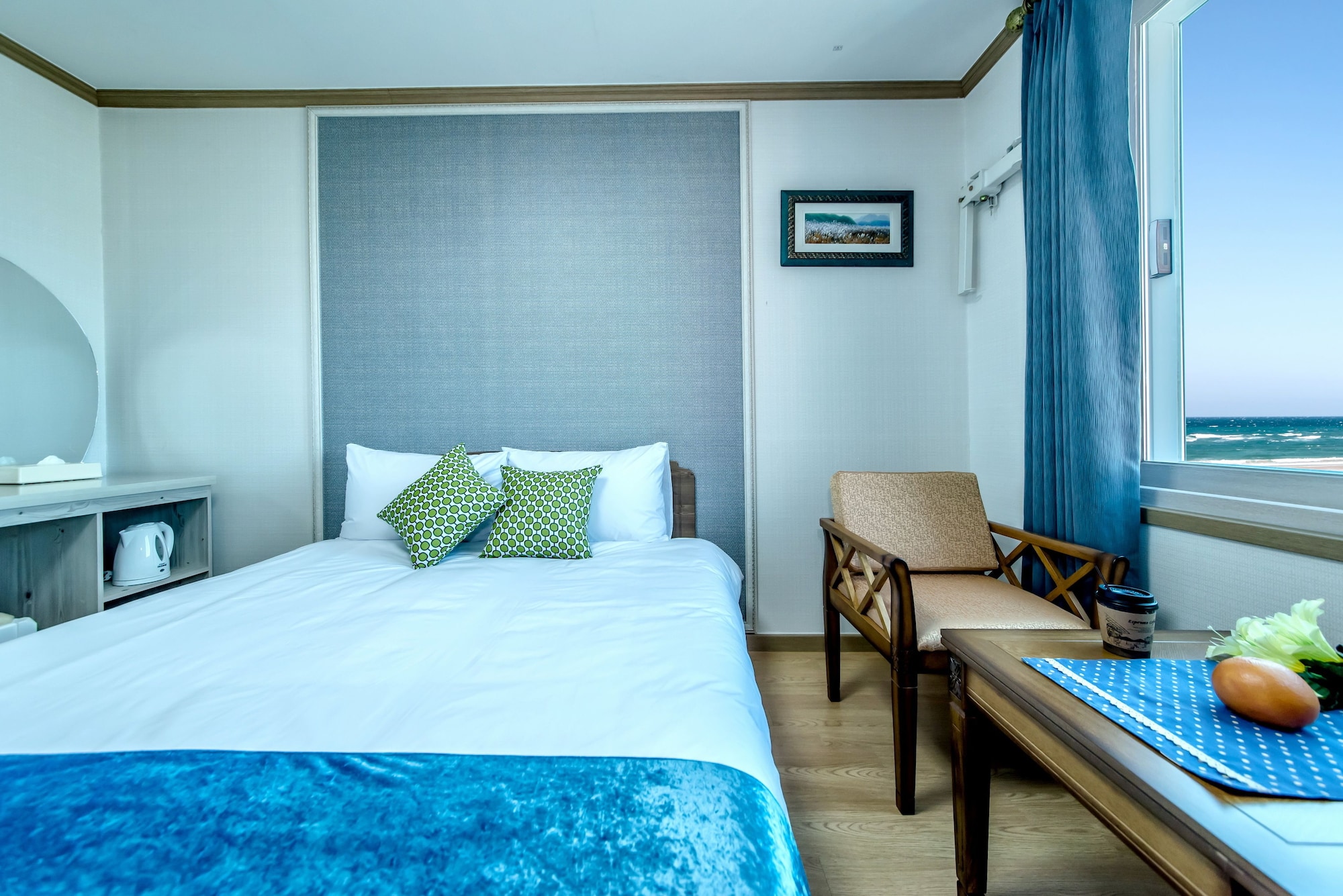 ROOM, DOUBLE BED