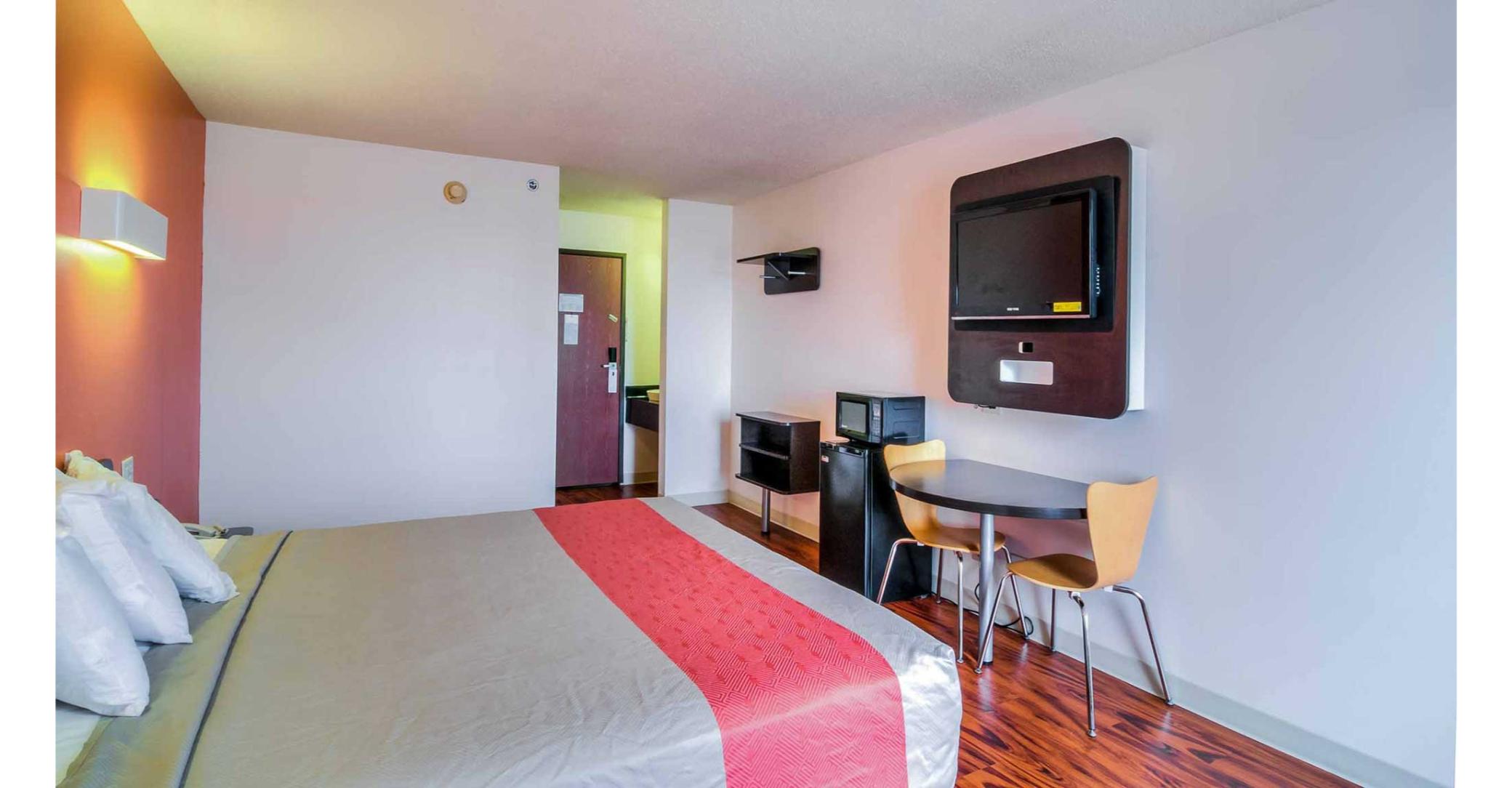 1 King Bed - Mobility Accessible Tub, Nsmk