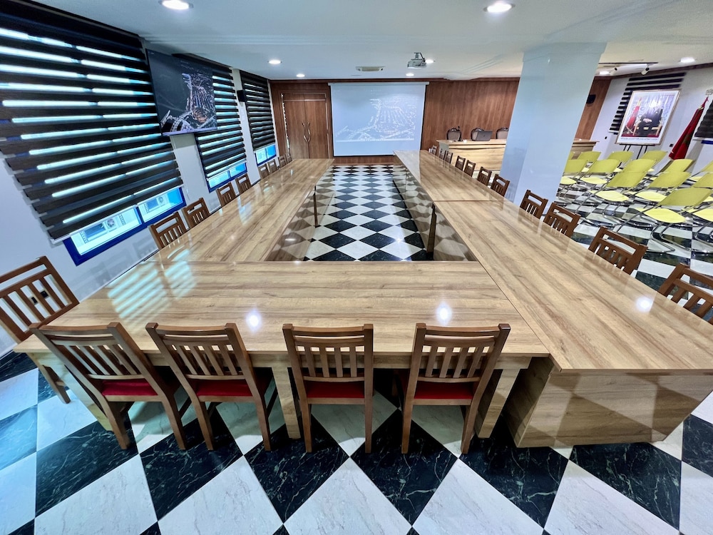Hotel Annakhil 35/50