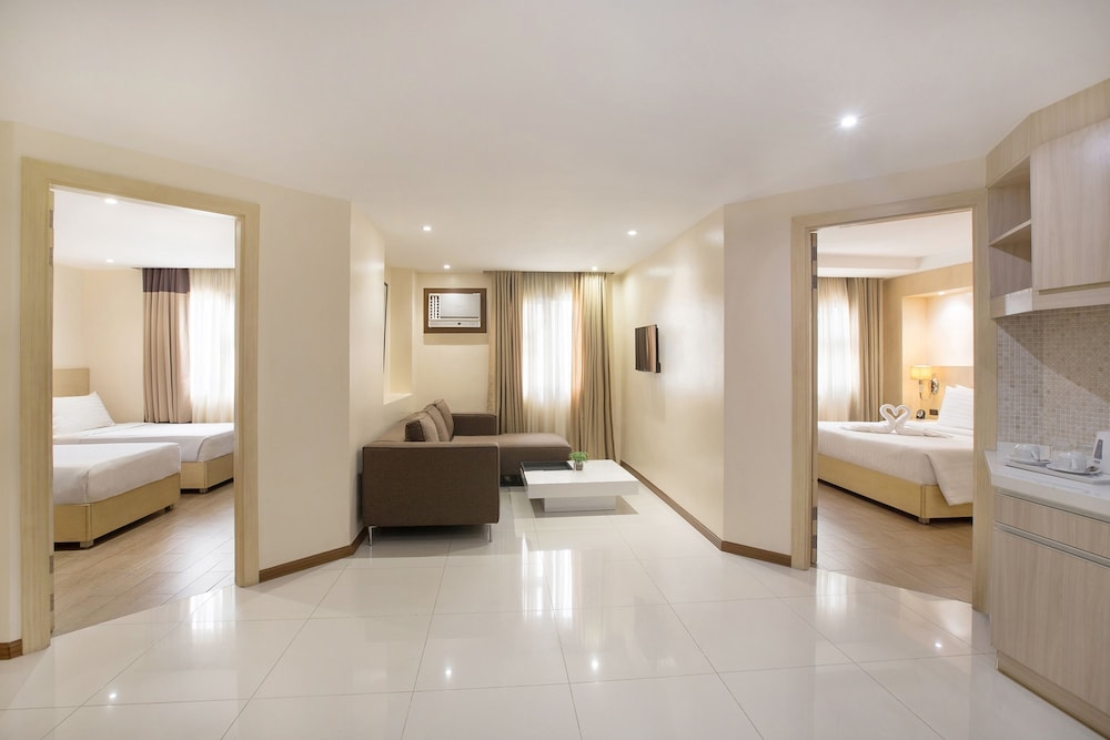 Golden Prince Hotel And Suites 48/50