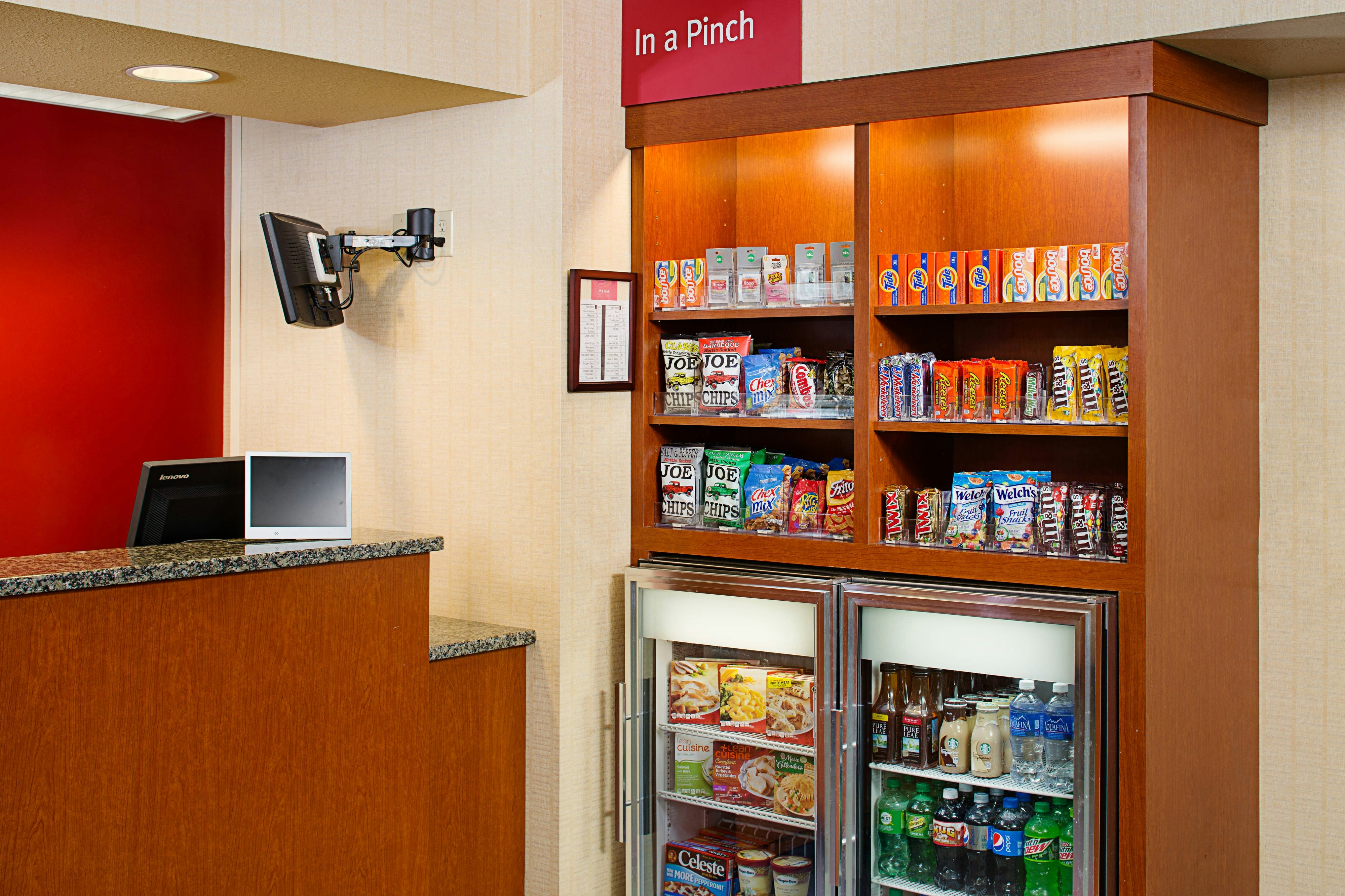 Lobby at TownePlace Suites Manchester-Boston Regional Airport, MANCHESTER - NH