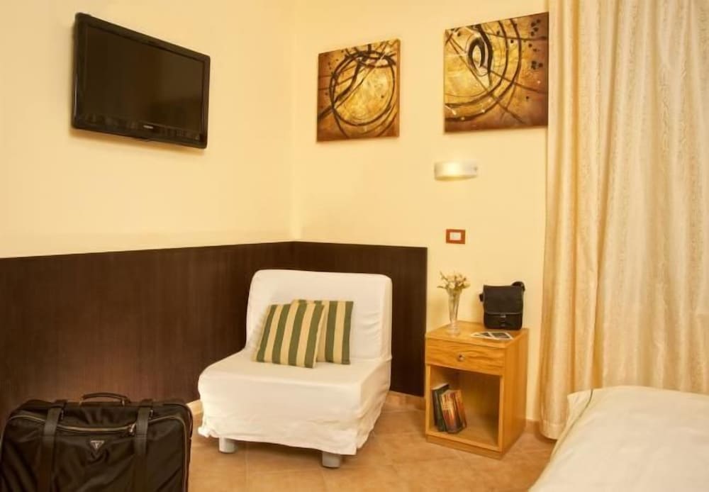 غرفة كلاسيكية بسرير كوين، Hotel La Pensione Svizzera 6/9