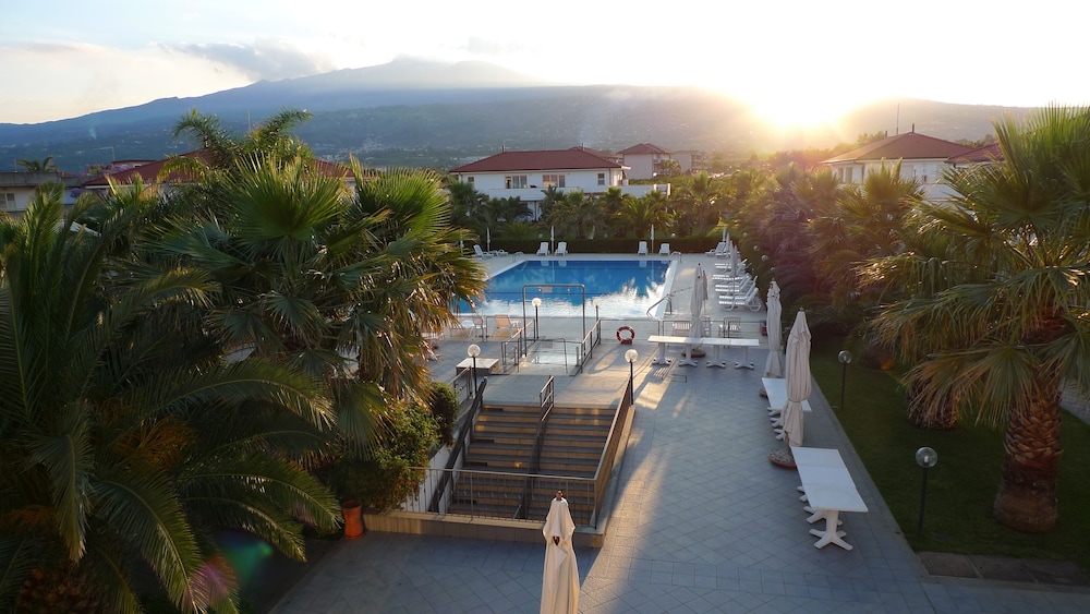 Kings House Hotel Resort 42/46