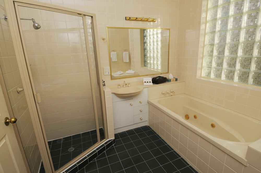 Puffers Inn Logan Motel 29/65