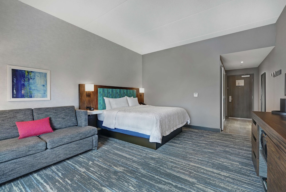 Hampton Inn Peterborough 12/40