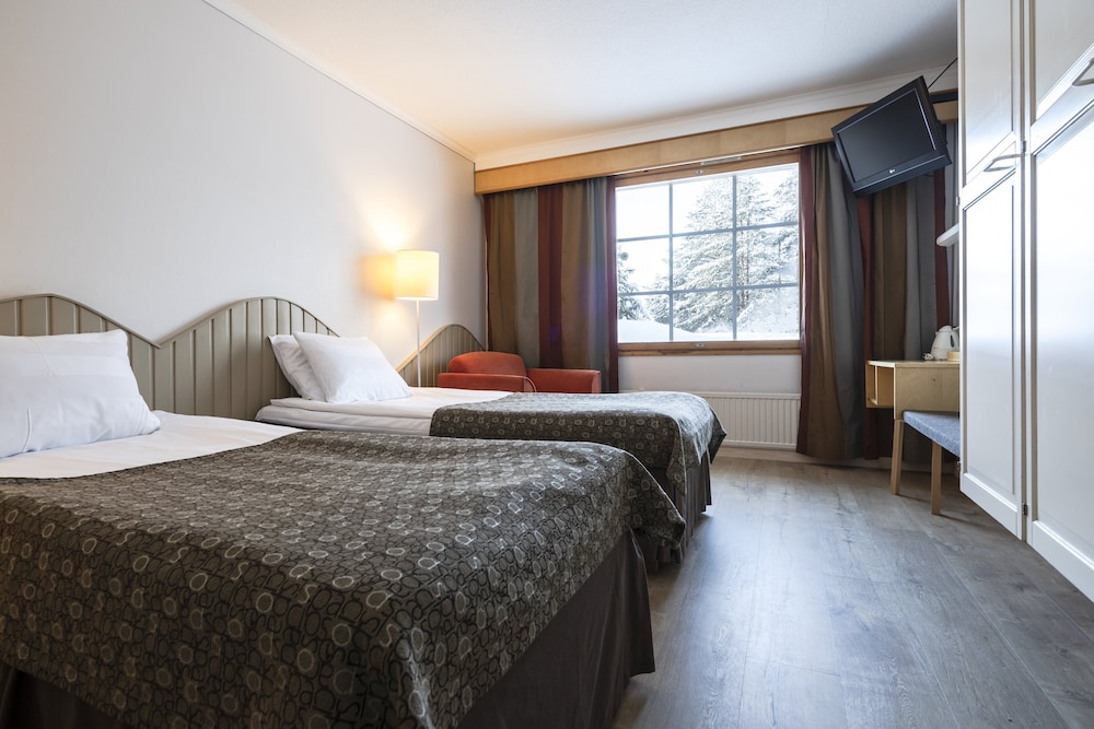 ROOM, TWIN BEDS