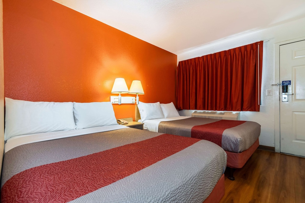 Motel6 Palm Springs, CA - East - Palm Canyon 11/50