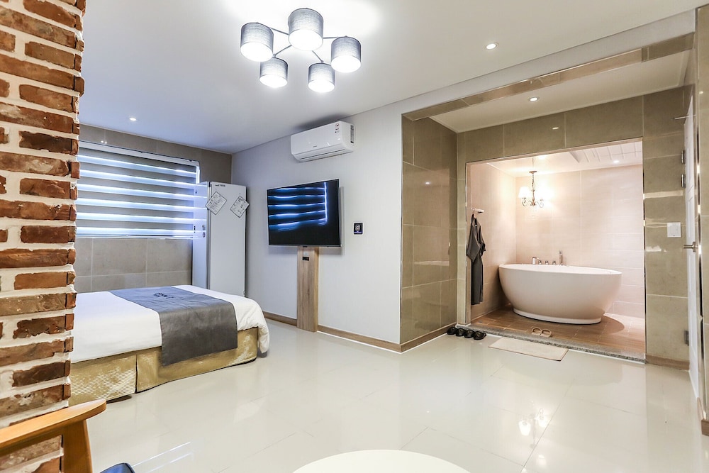 Picasso Hotel 32/66