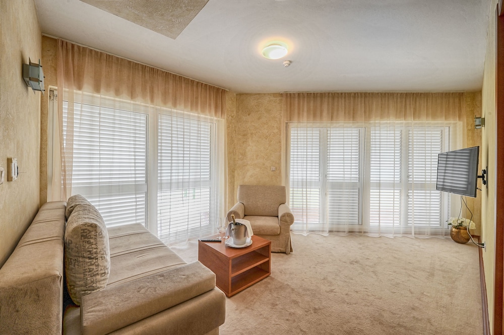 Hotel Antica 25/50