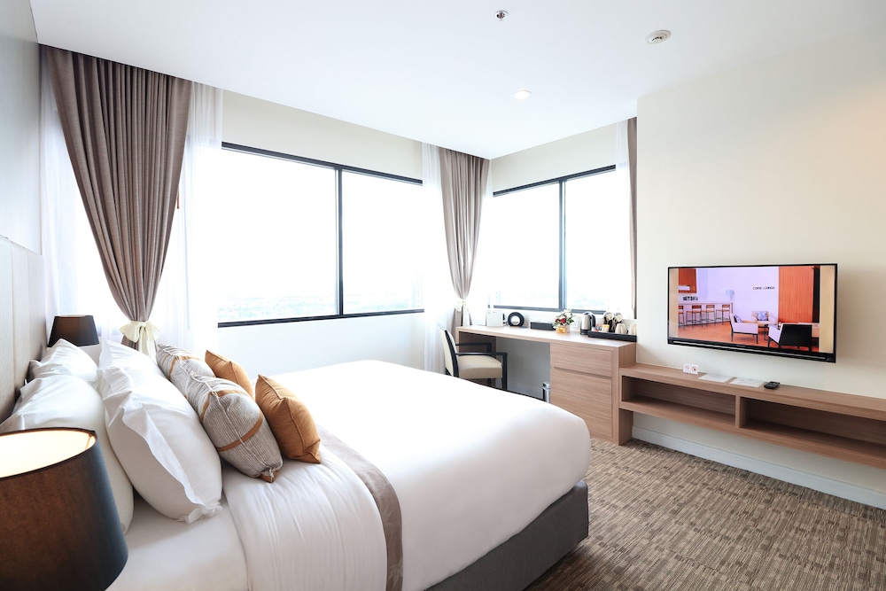 EXECUTIVE, SUITE