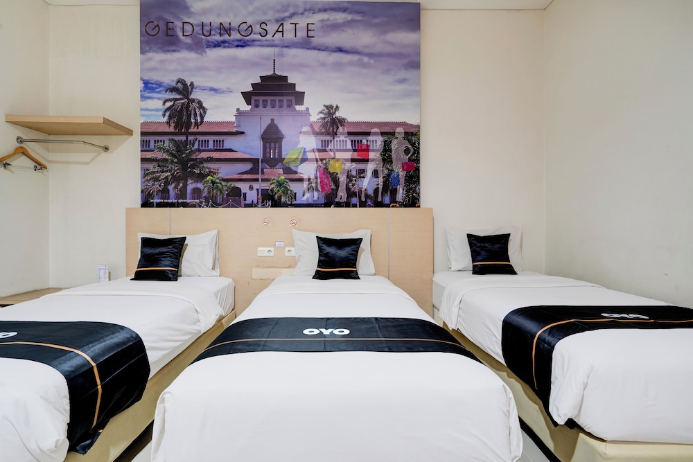 Townhouse Oak Cihampelas Near Ciwalk Formerly Promenade Hotel 60/72