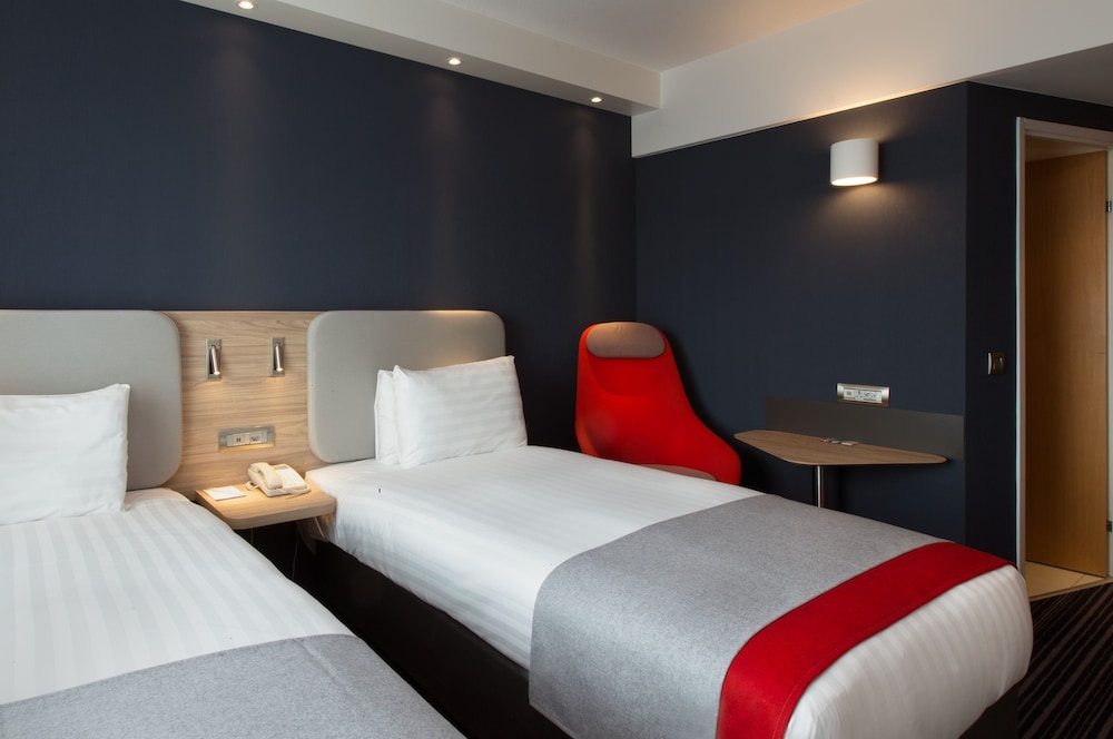 Holiday Inn Express Geneva Airport 15/39