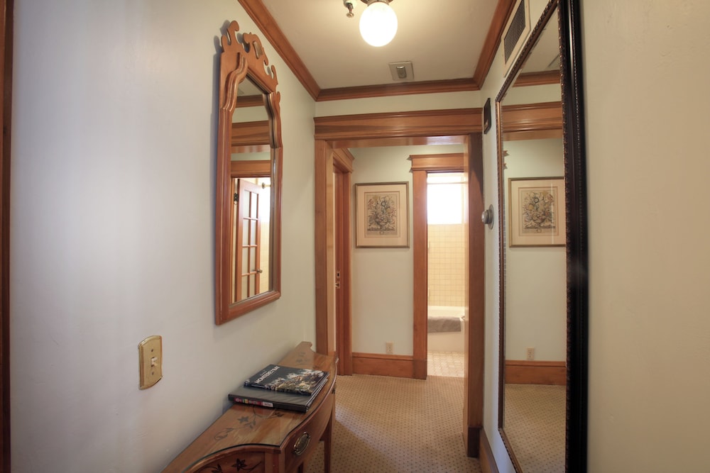 Pacific Grove Inn 55/79