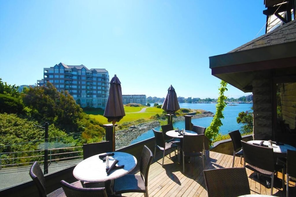 Spinnakers Brew Pub Guest Houses 8/58