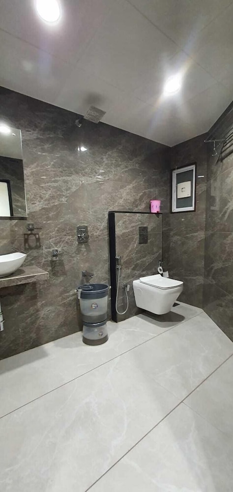 HOTEL AMBASSADOR VADODARA 50/50