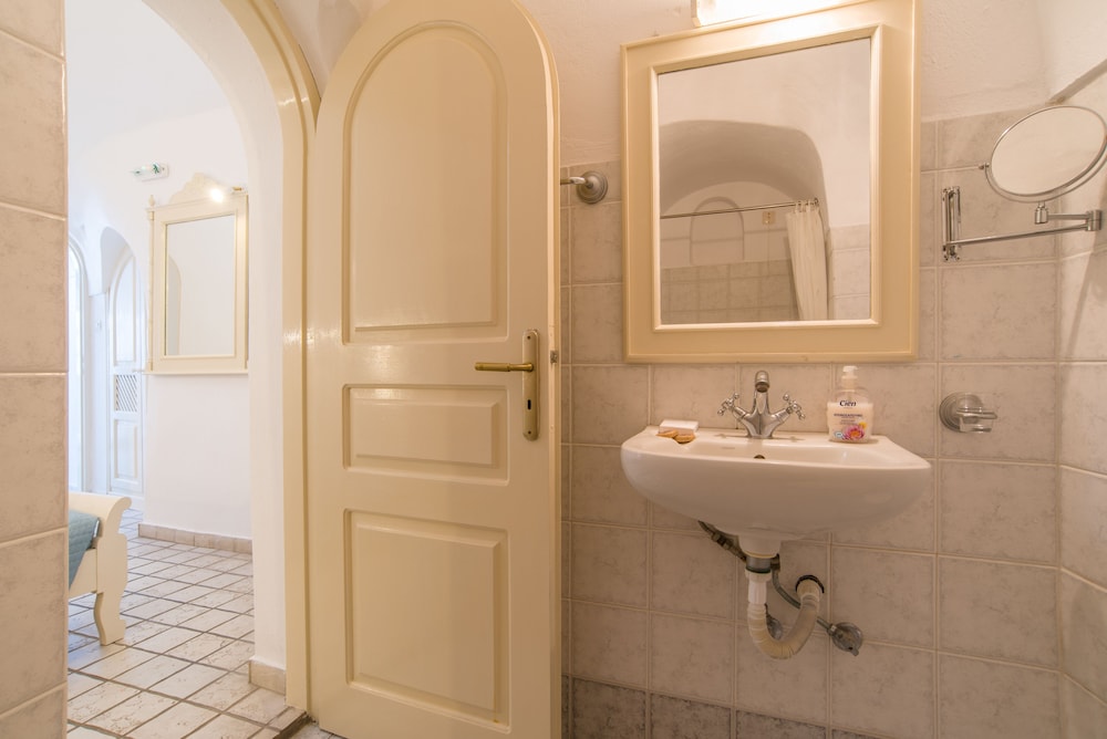 ILIOPERATO TRADITIONAL APARTMENTS 45/50