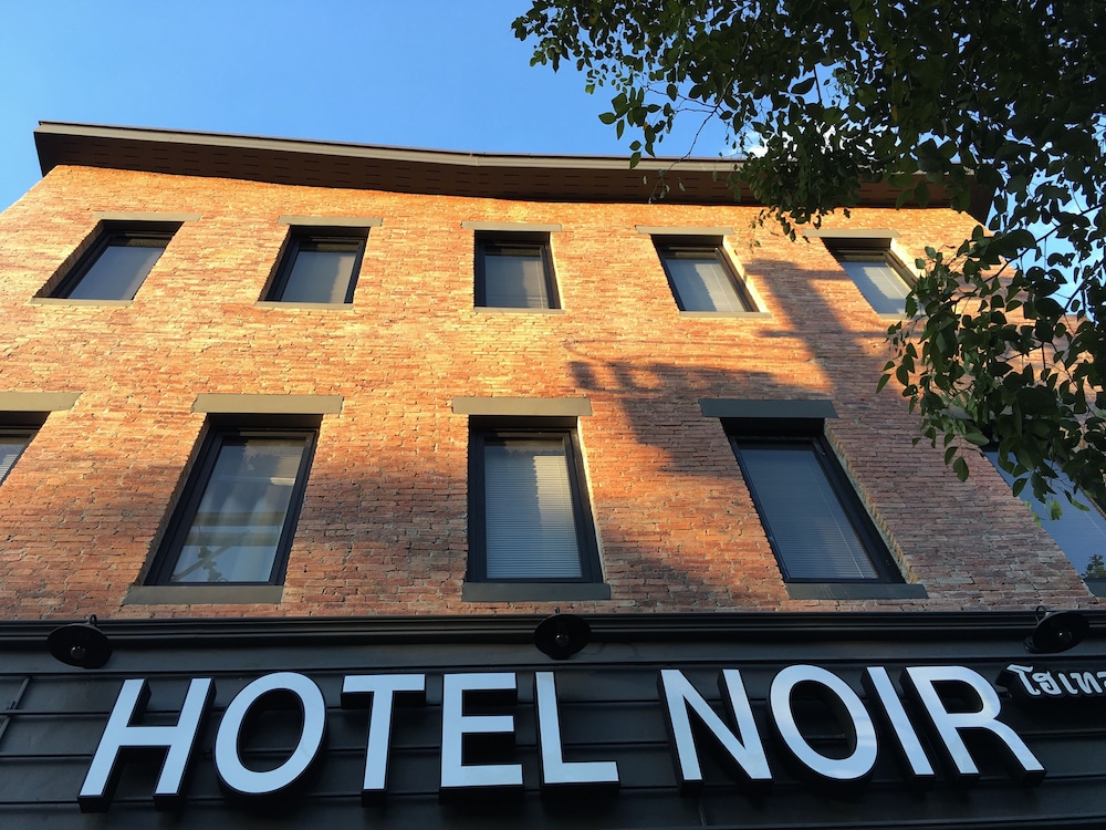Hotel Noir 2/51