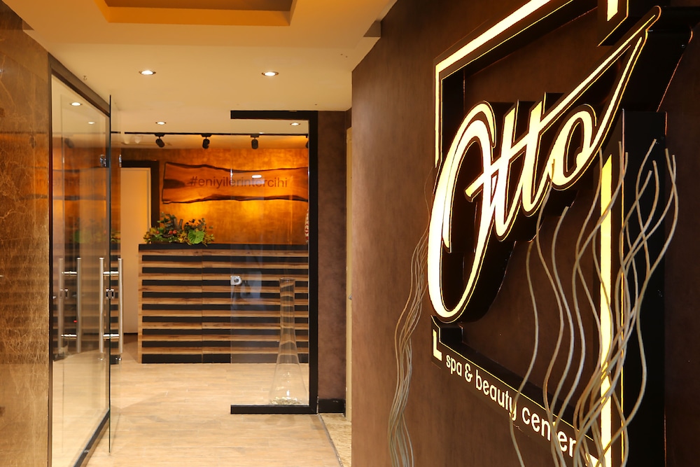 Q Hotel 16/34