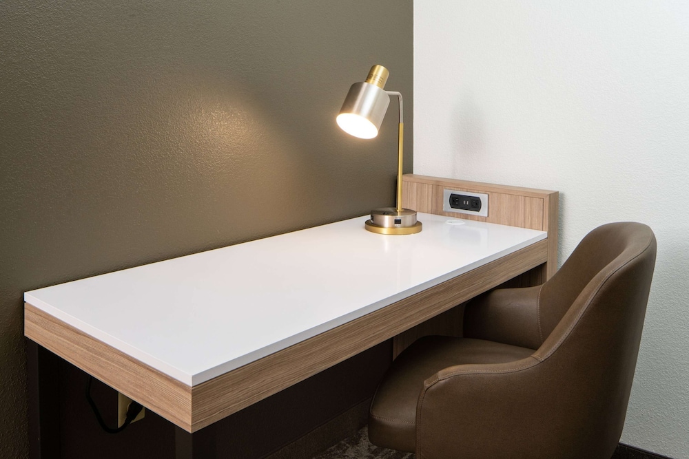 Sonesta Select Nashville Airport Suites 28/33