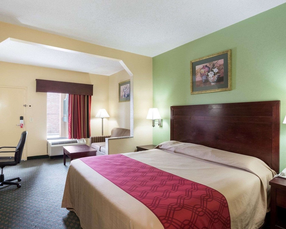 Rodeway Inn and Suites New Orleans, LA 8/33