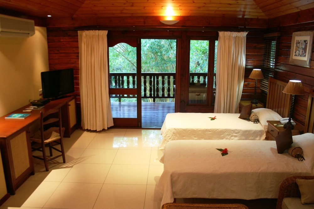 Cerf Island Resort 7/50