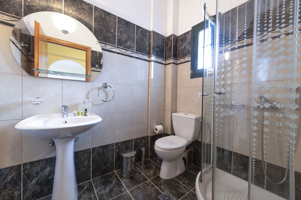 1 Bedroom, Elegant, Apartment, Queen Bed, Sea View, 2 Sofa، Summer Sun 5/5