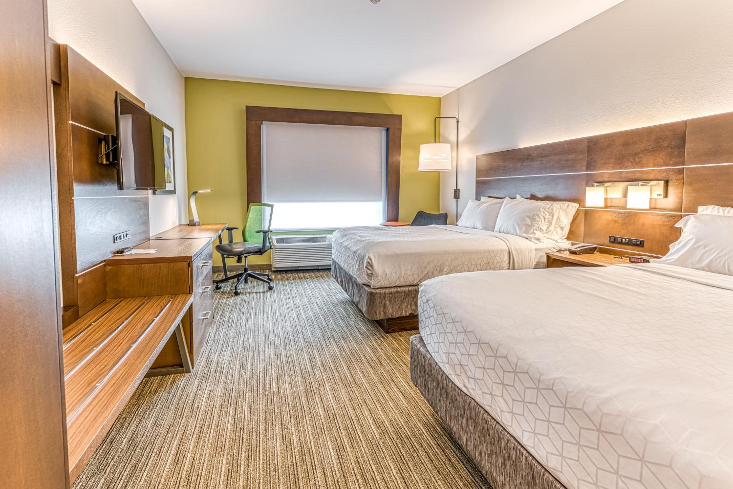 Standard, 2 Double Beds