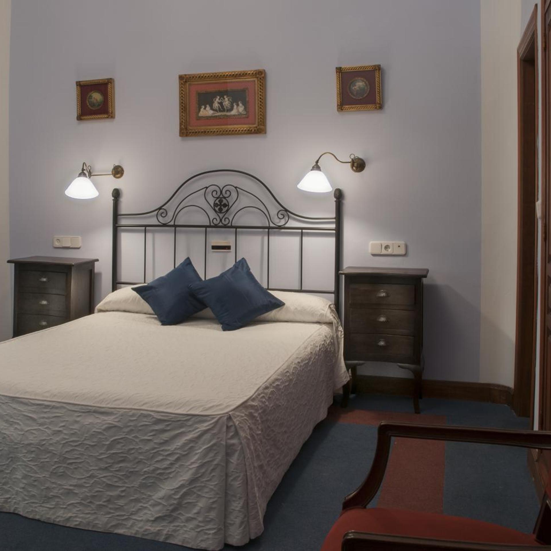 Room, Double Bed, Alvar Fanez 2/7