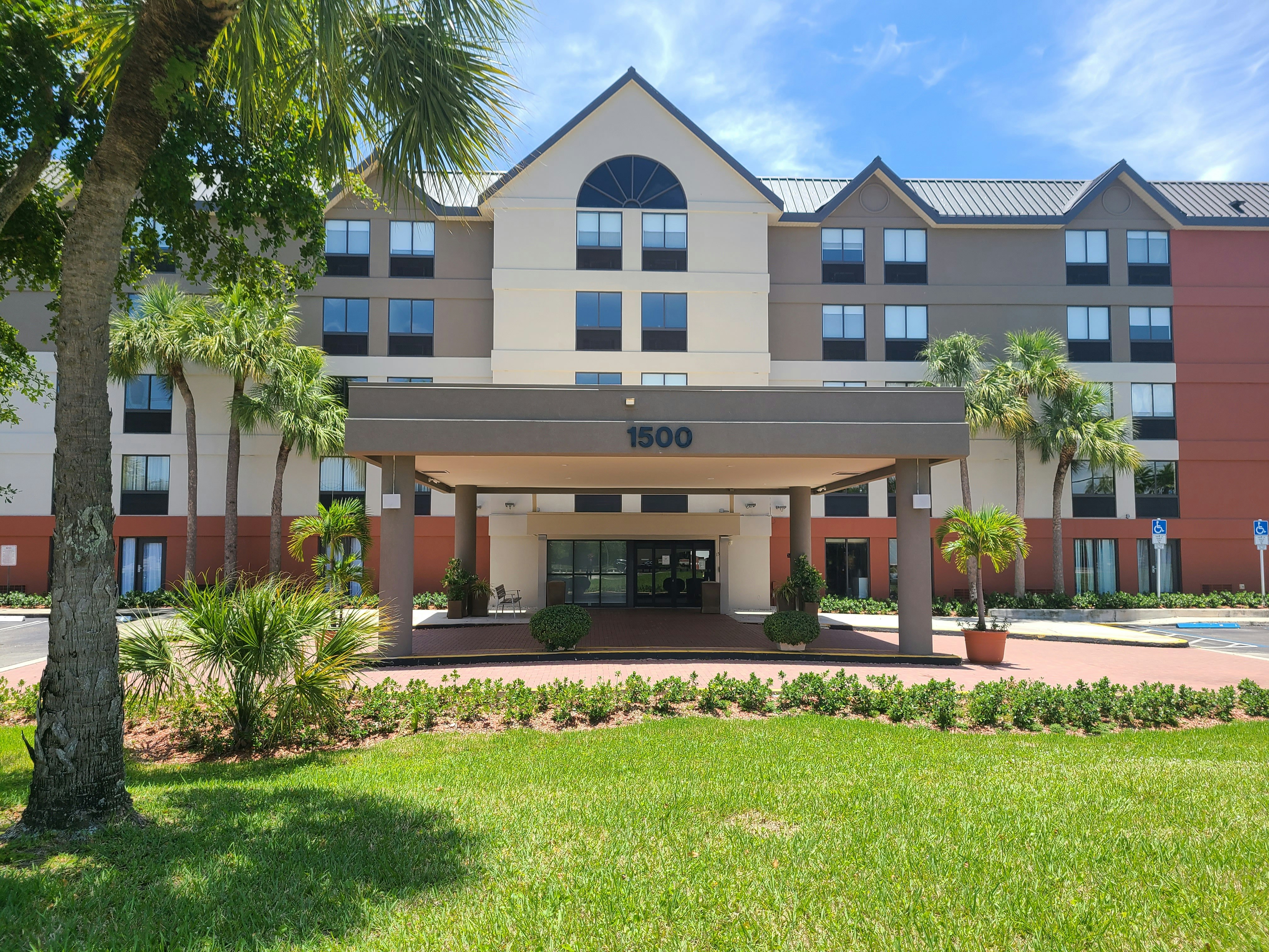 Holiday Inn Express Hotel Suites Ft Lauderdale N Exec Airport 71/76