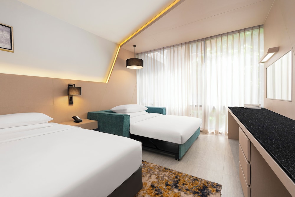 Deluxe, Twin Beds, Sofa