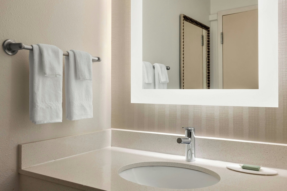 Springhill Suites Fresno 45/46