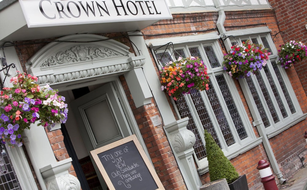 Crown Hotel 3/50