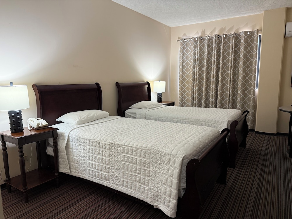 Harmon Loop Hotel 9/36