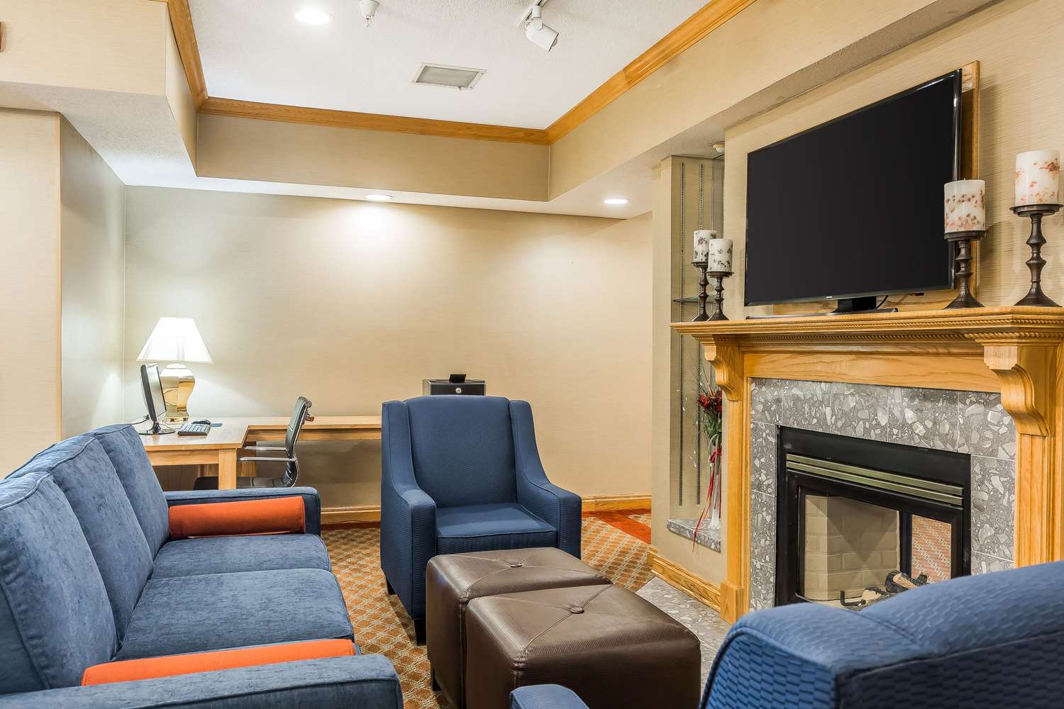 Comfort Inn & Suites Mishawaka South Bend 18/18