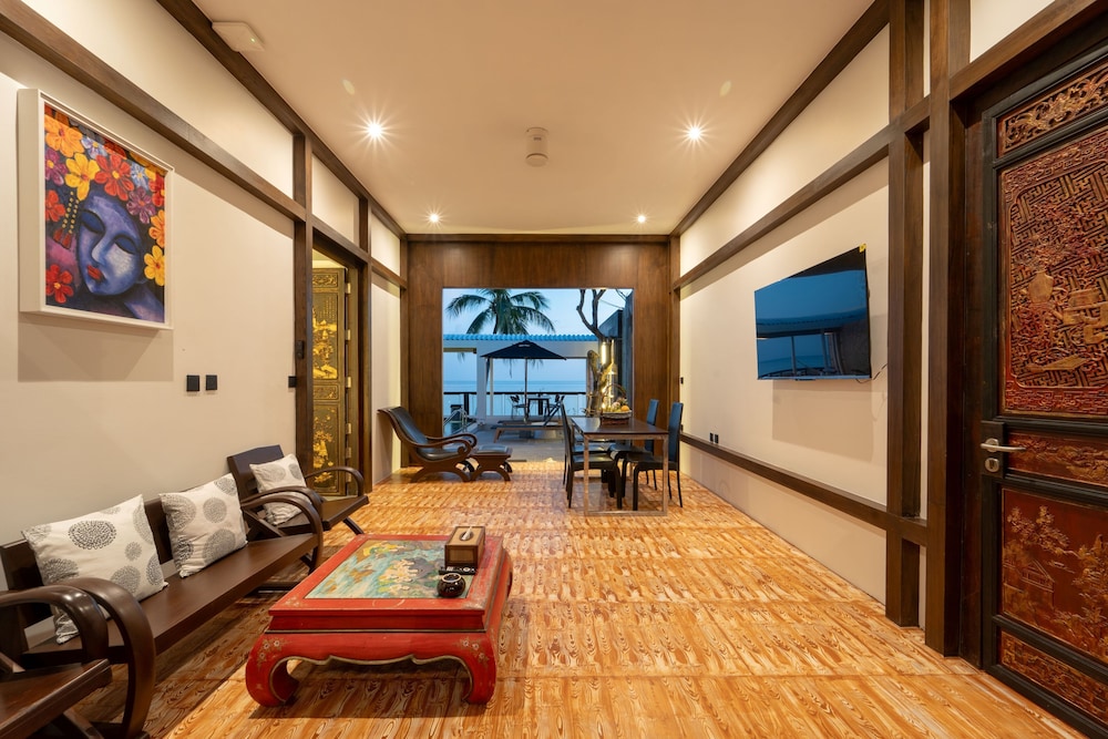 Pao Jin Poon Beach Front Villa 38/56