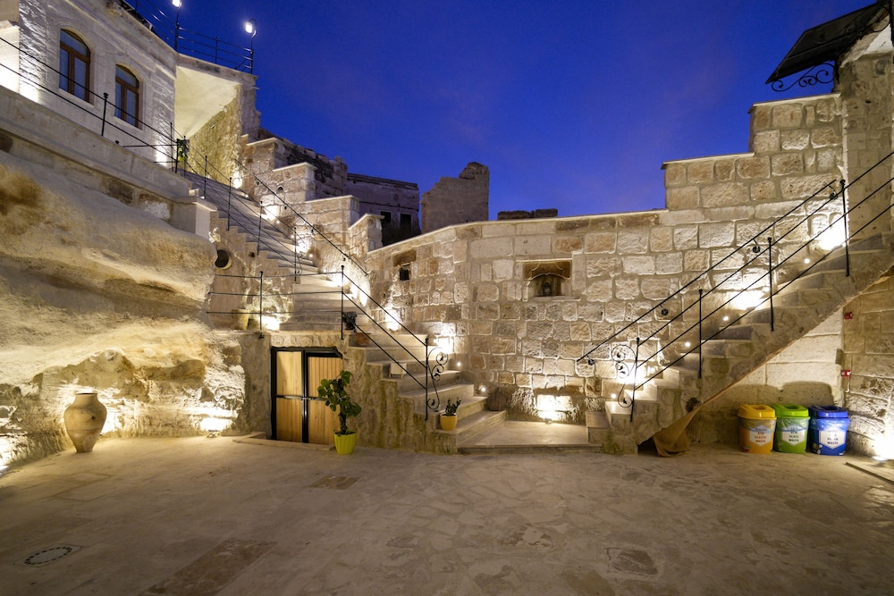 My Cave Suites 41/50