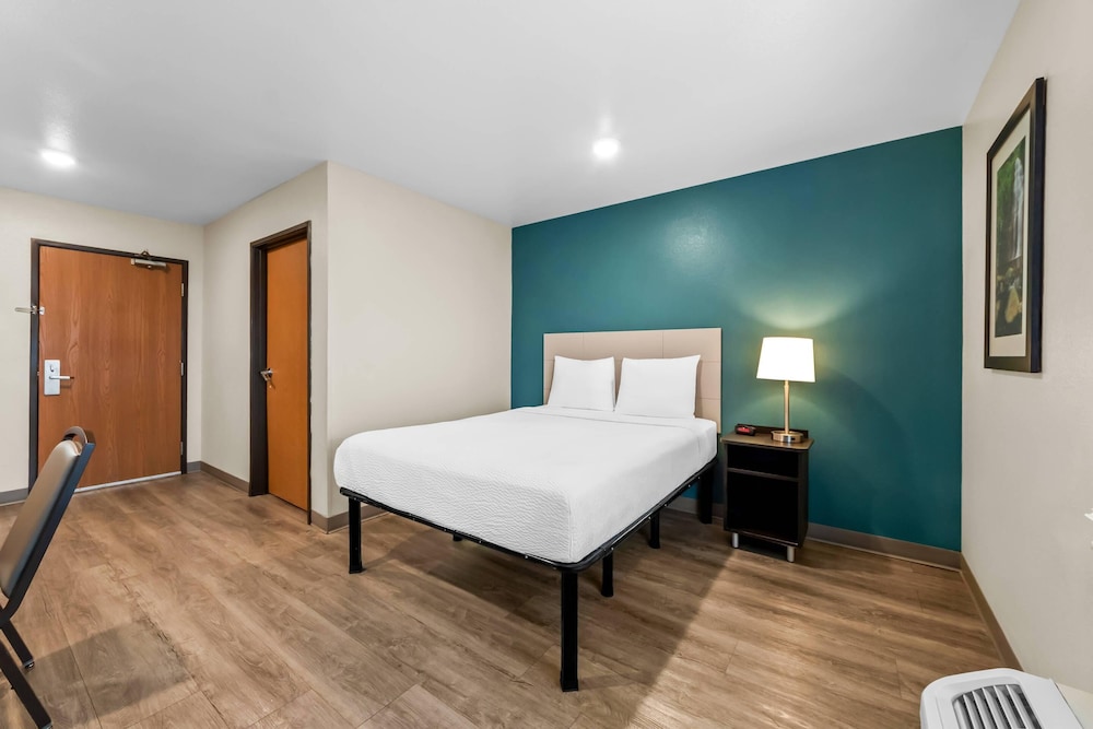 WoodSpring Suites San Antonio South 17/33