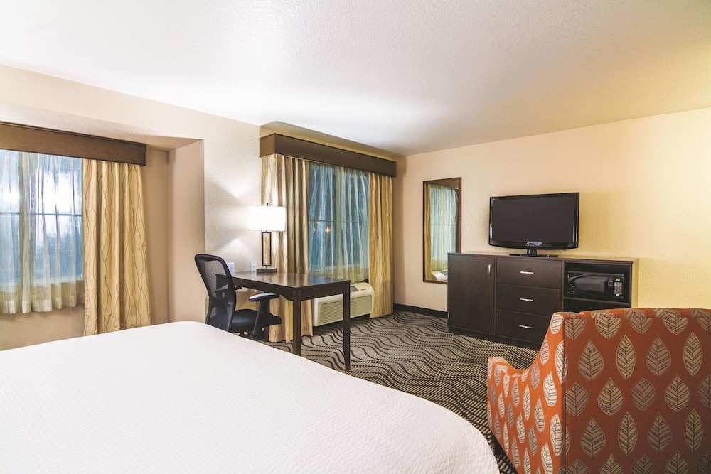 La Quinta Inn & Suites by Wyndham Las Vegas Red Rock 13/42
