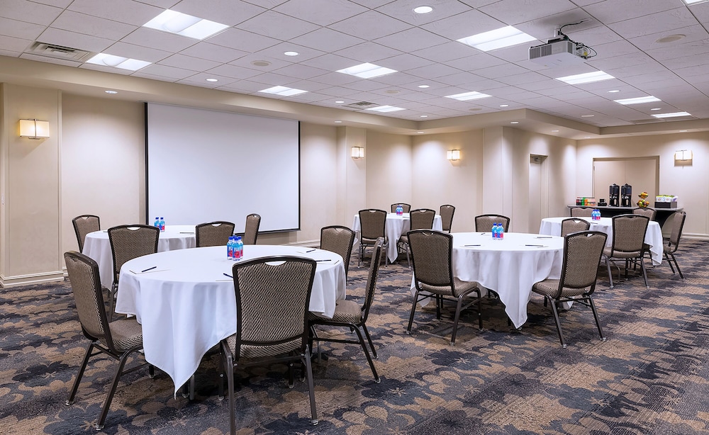 Doubletree By Hilton Madison Downtown 46/48