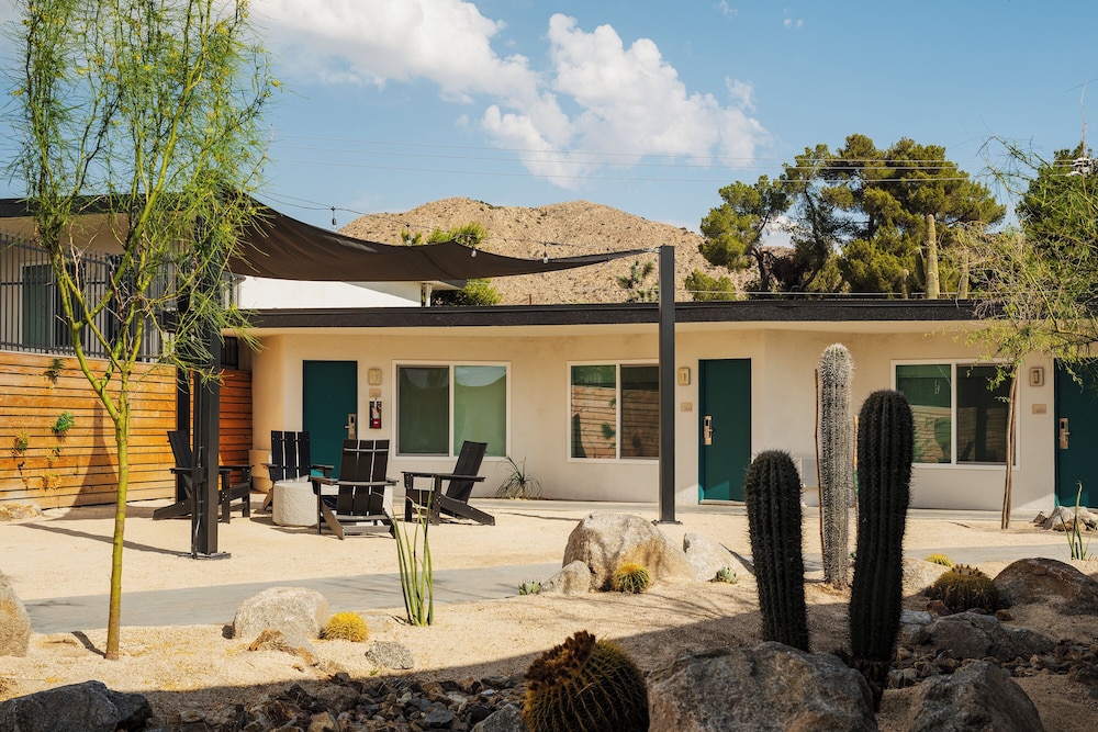 Yucca Valley/Joshua Tree Hotel secondary