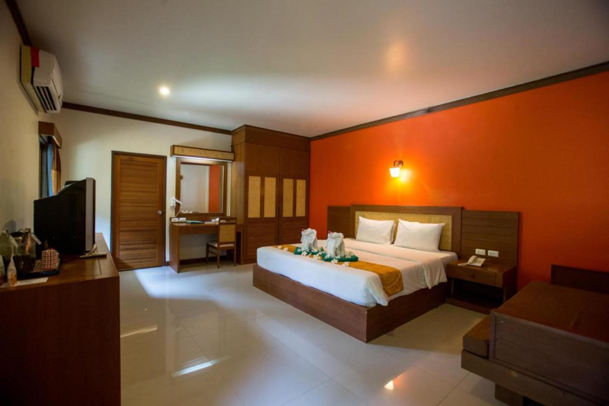 Hotel and Beach Bungalow at Lanta Resort 15/55