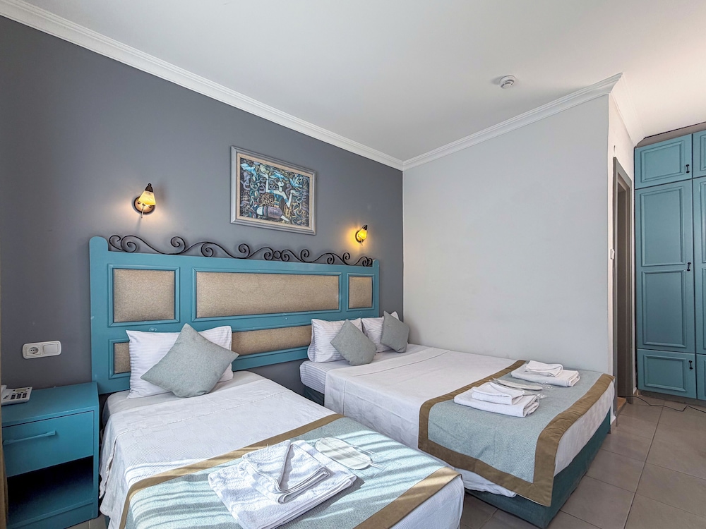 1 Bedroom, Family, Single, 1 Double and 1 Single Bed, Garden View, Sofa, Balcony