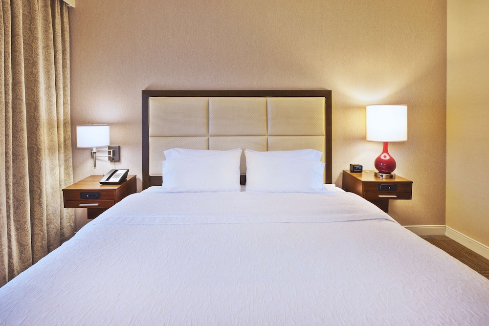 Hampton Inn Suites Providencew 18/42