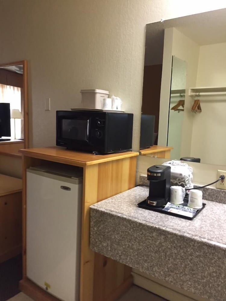 Tiki Lodge Motel 36/49