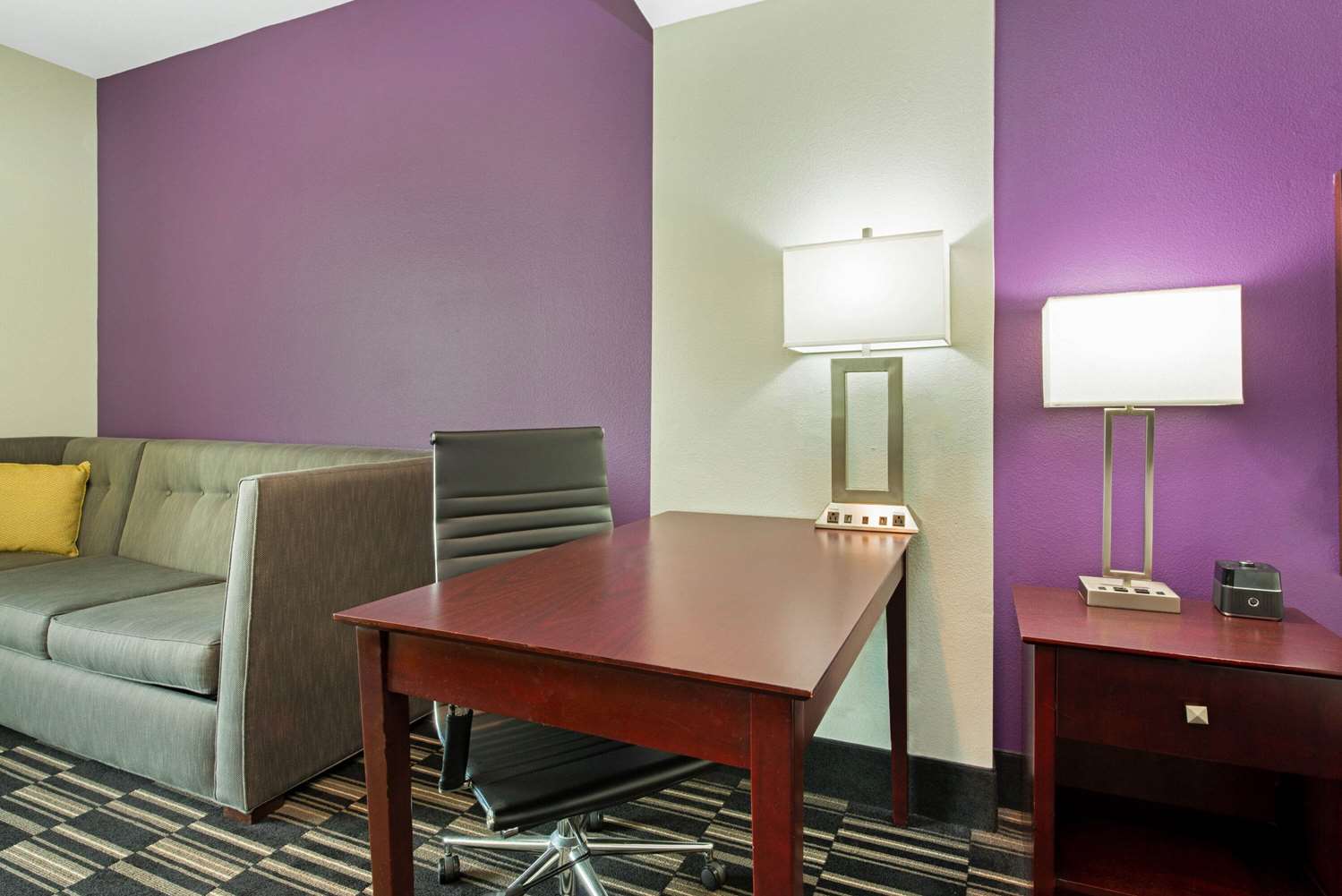 La Quinta Inn & Suites by Wyndham Bridge City 37/44