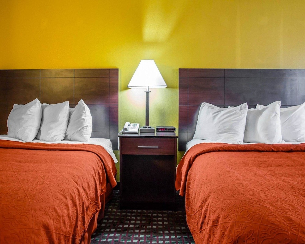 AmericInn by Wyndham Mosinee Central Wisconsin Airport 9/33
