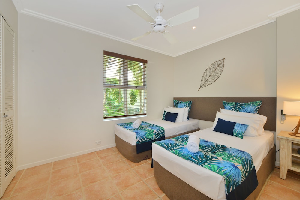Cayman Villas Port Douglas 3/16