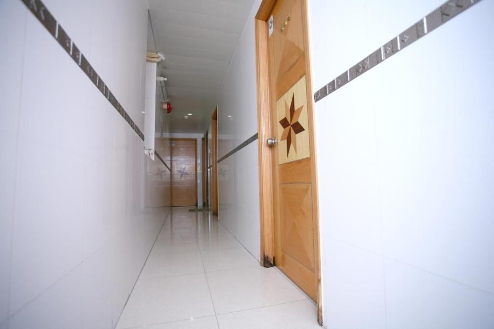 Pay-Less Guest House 24/50