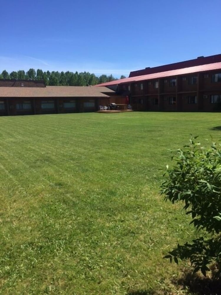 Slave Lake Inn and Conference Centre 49/50