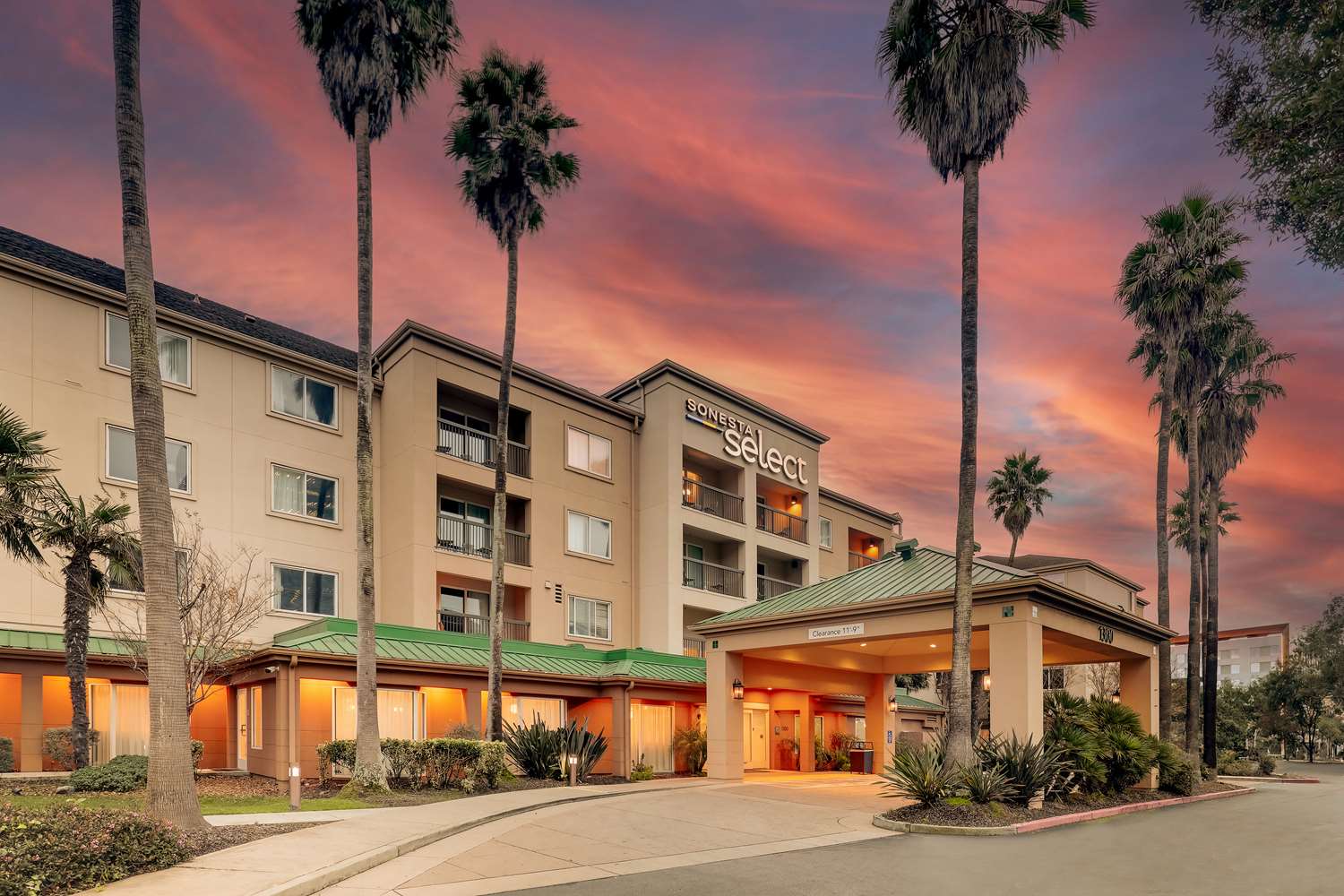 Sonesta Select San Francisco Airport Oyster Point Waterfront 4/67